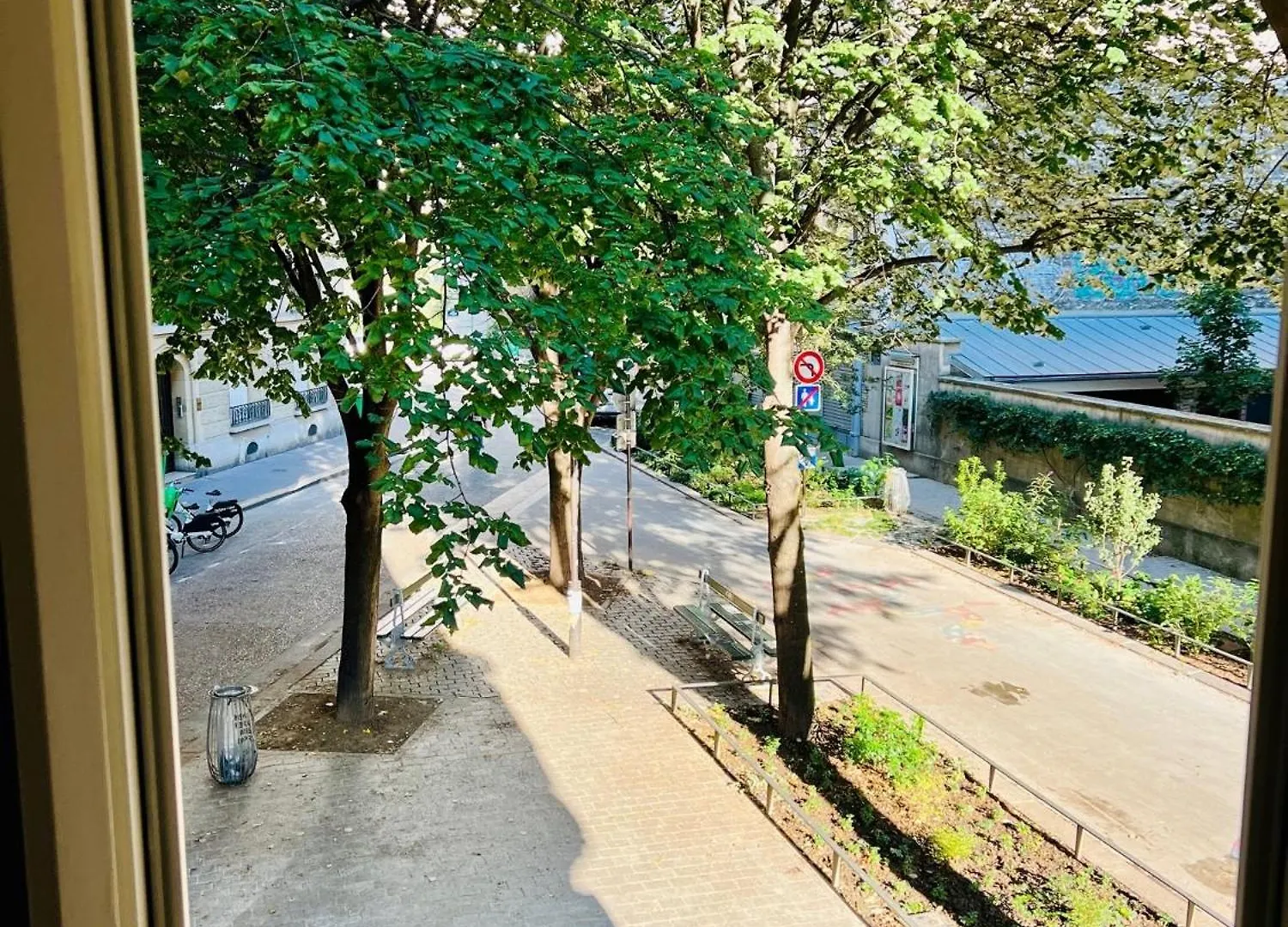 Chic Quartier Montparnasse Paris